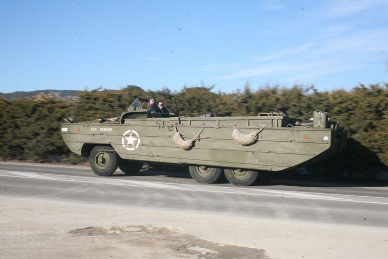 Le DUKW mi camion mi bateau