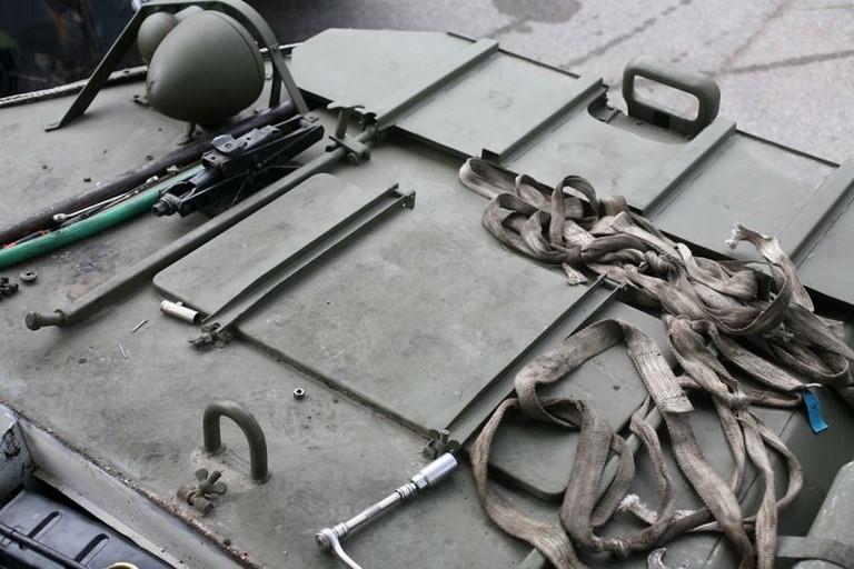 Trappe du coffre et brise lame