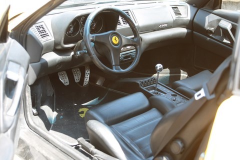 L'habitacle de La Ferrari F 355