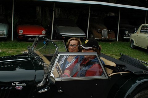 Equipage féminin fort sympathique