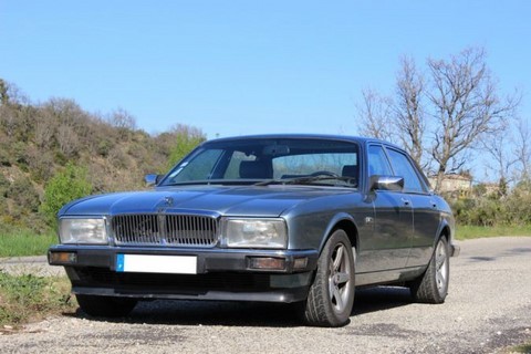 Jaguar XJ 40